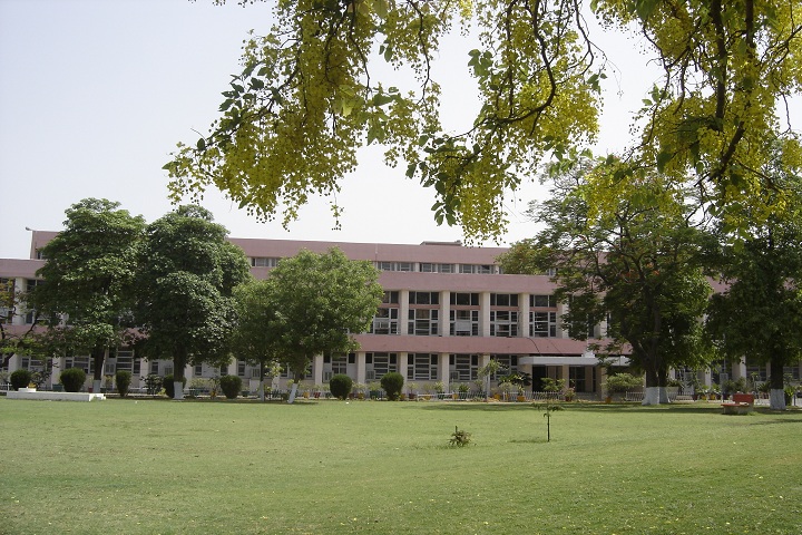 https://cache.careers360.mobi/media/colleges/social-media/media-gallery/5930/2020/12/11/Campus of Government Dental College Pt Bhagwat Dayal Sharma Post Graduate Institute of Medical Sciences Rohtak_Campus-View.jpg